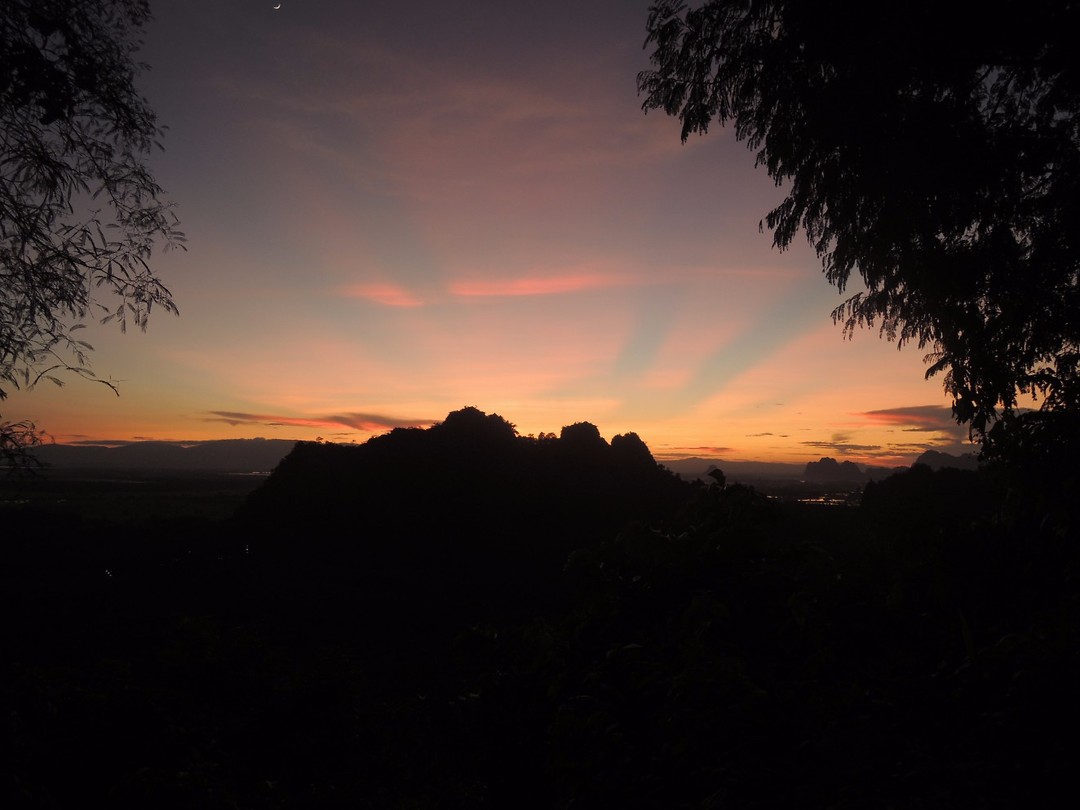 Laatste zonsondergang in mooi Myanmar