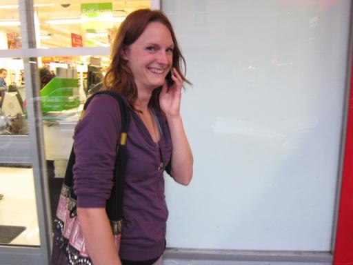 Tess aan de telefoon
