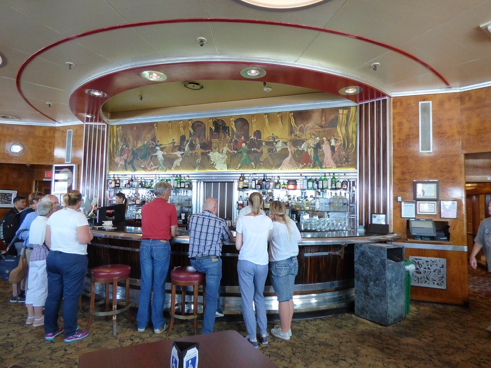 Bar op de queen mary Foto Margo en Klaas in Amerika