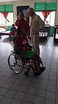 Aakash demonstreert de nieuwe rolstoel.