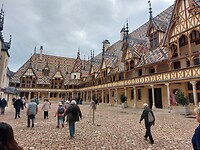 Binnenplein van het Hotel-Dieu des hospices