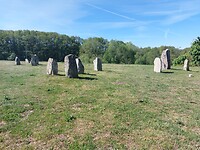 Kleine dolmen van iemands 'achtertuin'.