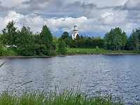Zicht op Hoverbergs kyrka vanaf onze standplaats