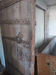 De oeroude en imposante deur
