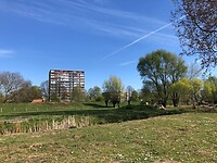 De flat vanaf het water gezien