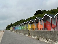 Van Folkestone naar Lydd Prachtig geschilderde strandhuisjes