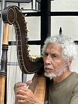 David Ogalde op de harp