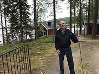Man met tiny house