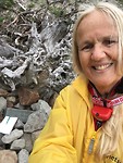 Geocaching = blij en trots naast de APE cache