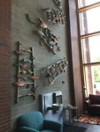 kunst in gebouw van Universiteit