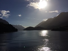Achter die berg ligt de Doubtfull Sound