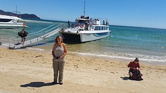 Van boord op het strand van Awaroa