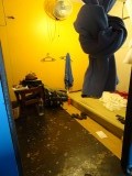 Mijn kamer in chokdee, slechts een gordijn als deur...