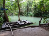 Magisch blue lagoon bovenaan waterval