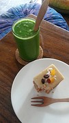 RAW carrot cake and healthy green smoothie