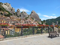 Toch nog even in castelmezzano is inderdaad moeite waard toen met regen en nu is het heet