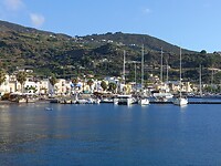 Daarboven was mijn villa op Lipari