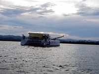 onze Catamaran met de mast op de boot