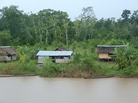 Huisjes langs de rivier