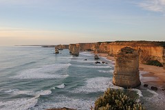 '12 Apostles' by night