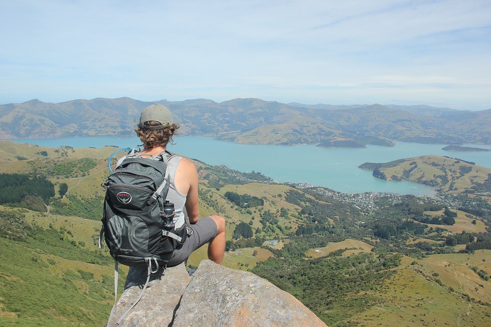 Akaroa in de verte
