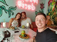 Avocaderia met Alex