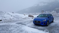 Onze auto, de blauwe mug genoemt.