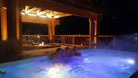 Vanavond ontstressen in de hottub. Daan, Tom en Annet