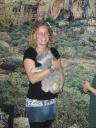Tessa knuffelt koala