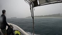 Tropische regenbui na het duiken