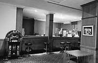 De verlaten bar