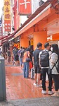 In de rij voor Chinees varkensvleeswaar