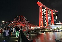Bridge by night to Marina Bay