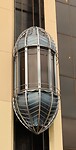 Een lift ad buitenkant van een gebouw
