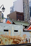Straatkunst, tempel, hoge gebouwen