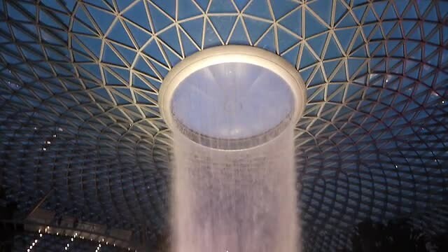 Waterval ín het vliegveld van Singapore