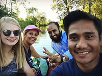 Group pic op de waterfiets