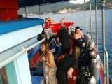 Life on P'Dong's Boat - ...en weer uit!