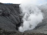 De krater van de Bromo Vulkaan