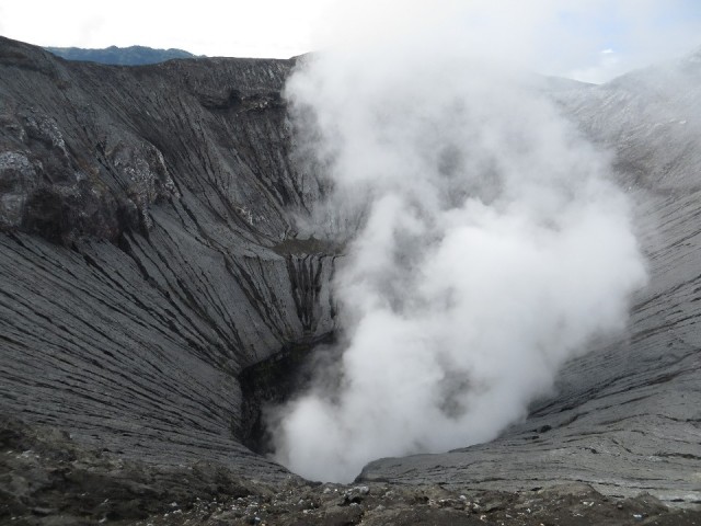 De krater van de Bromo Vulkaan