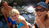 In de hotsprings...