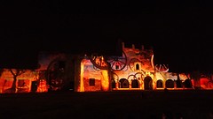 Lichtshow op de kloostermuren