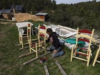 13) Onze stoelen krijgen een fris kleurtje