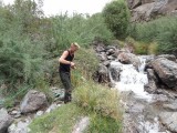 75. Creatief water tanken uit de rivier_