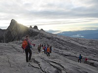 uitgebreid genieten van het uitzicht vanaf de top