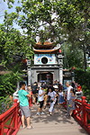 Volgende ingang Ngoc Son tempel