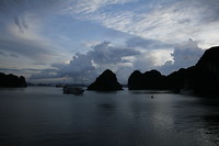 Avondschemer Halong Bay