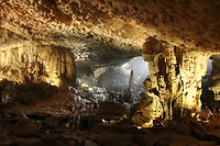 Surprise Cave, Halong Bay