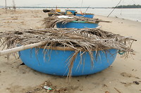 Bootjes op strand gehucht Duy Hai