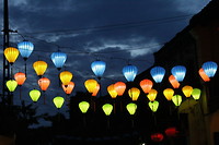 En dan is het weer avond in Lantern town